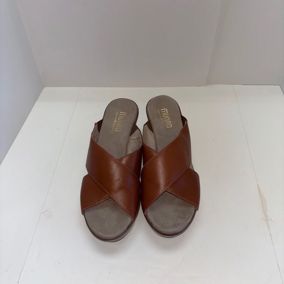 Women’s Brown Leather Munro American Slide Sandals Sz 9 M - Picture 2 of 6